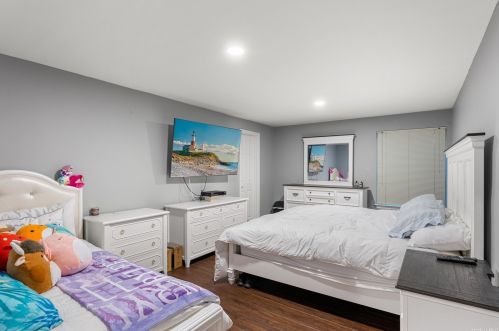 55 Chestnut St, Mount Sinai NY  11766-2326 exterior