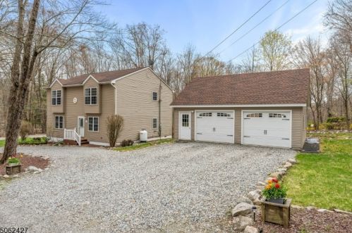 22 Glenbrook Dr, Fredon, NJ 07860-6595
