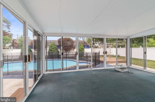 701 Parry Blvd, Riverton NJ  08077-3938 exterior