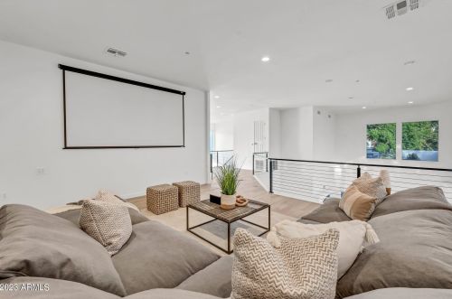 7627 22nd St, Phoenix AZ  85020-4706 exterior