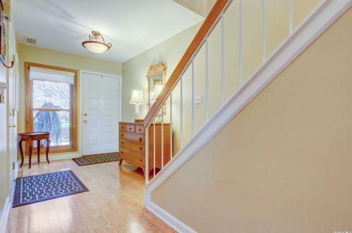 9 Hidden Harbor Dr, Babylon, NY 11702-3339