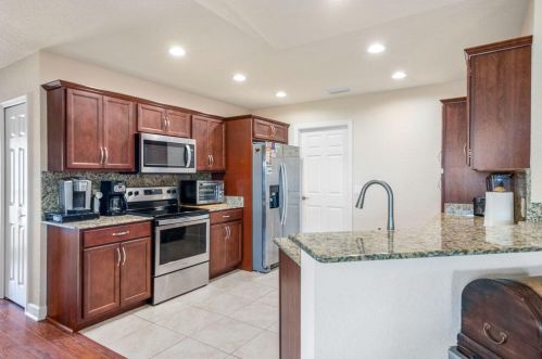 37 Monterey Way, Fort Pierce, FL 34952-8536