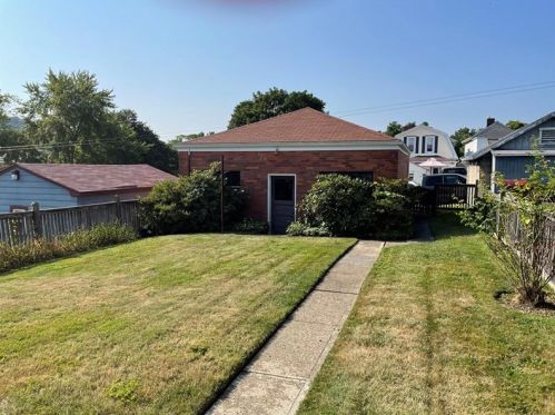 1706 4th St, New Brighton, PA 15066-1127