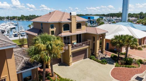 2575 Cayenne Ln, Shalimar FL  32579-4202 exterior