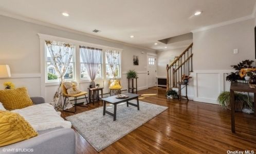 1805 Grant Ave, Seaford NY  11783-2318 exterior