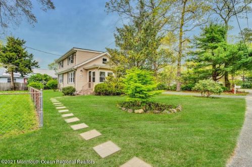 226 Davis Ave, Lacey NJ  08731-3519 exterior