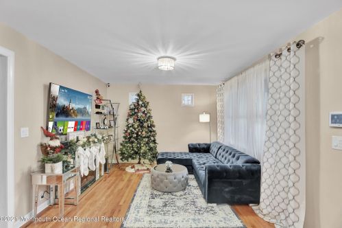 26 Northfield Ave, East Brunswick NJ  08816-3031 exterior