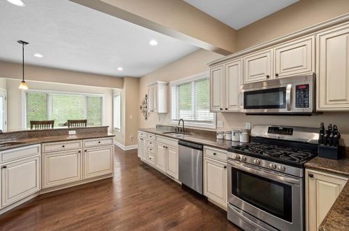 1015 Noble Pne Ct, Trafford PA 15085-9786 exterior