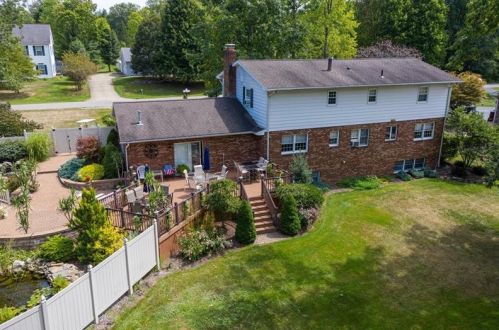3379 Hummingbird Ln, Hermitage, PA 16150-8601