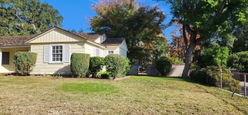 4828 Oakwood Ave, La Canada, CA 91011-2524