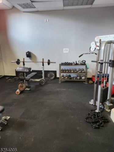 60 Parkway Dr, East Orange NJ  07017-4533 exterior