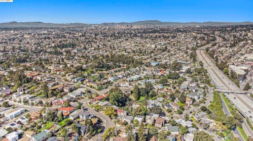 1 Kingsland Pl, Oakland CA  94619-2608 exterior