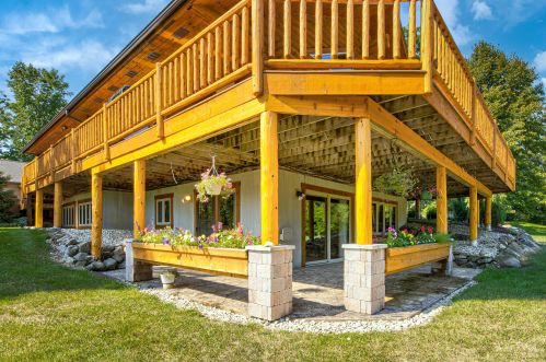 2717 Beaumont Ave, Waterford WI  53185-4933 exterior