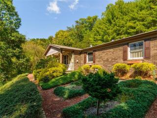 471 Windsor Rd, Asheville, NC 28804-1524