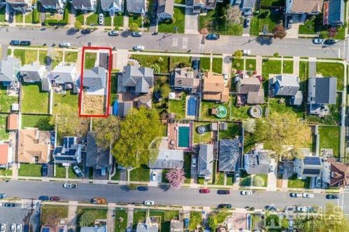 204 Grove Ave, Woodbridge NJ  07095-2337 exterior