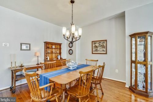 7328 Hampton Manor Pl, Springfield VA 22150-4921 exterior