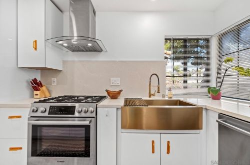 6829 Pear Tree Dr, Carlsbad CA  92011-3937 exterior