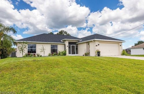 206 27th Pl, Cape Coral, FL 33993-7092