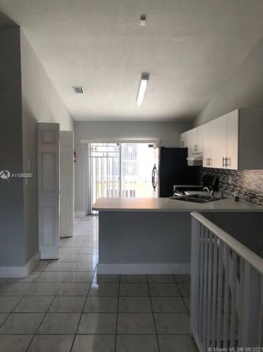 3375 76th St, Hialeah, FL 33018-1747