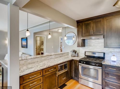 884 Ashland Ave, Saint Paul MN 55104-7013 exterior