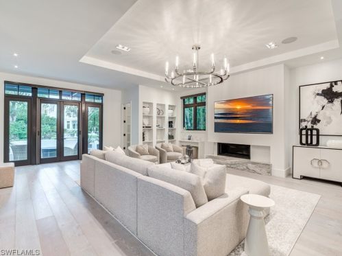 336 1st Ave, Naples FL  34102-5905 exterior