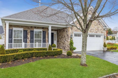 3 Perks Ct, Mount Sinai, NY 11766-3419