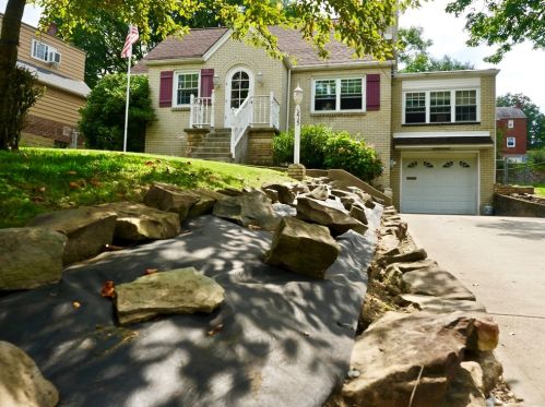 215 Temona Dr, Pittsburgh, PA 15236-4221
