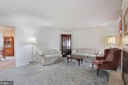 216 4th St, Mount Wolf, PA