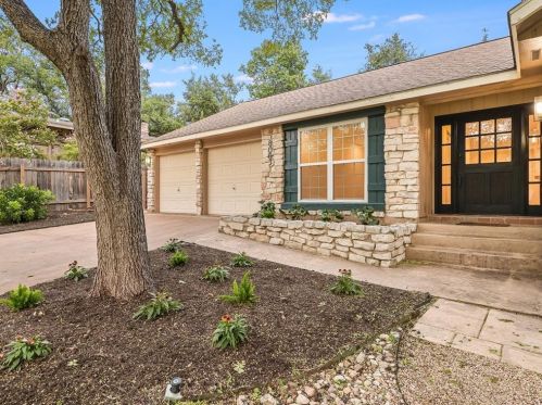 8003 Baywood Dr, Austin TX  78759-8907 exterior