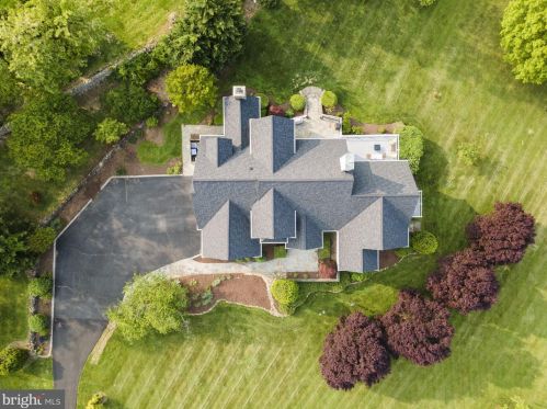 17621 Stonegait Ct, Round Hill VA  20141-2264 exterior