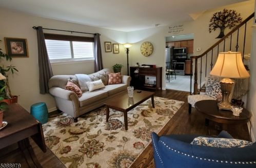 220 Camden Rd, Parsippany NJ  07054-2527 exterior