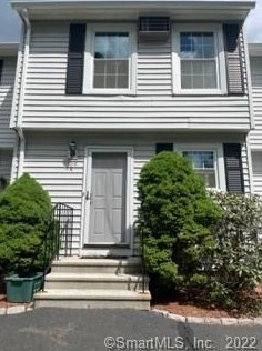 104 Oakland St, Manchester, CT 06042-2377