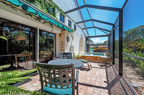 839 Reef Point Cir, Naples, FL 34108-8767