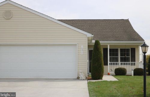 1371 Chami Dr, Spring Grove, PA 17362-8581