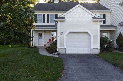 14 Osborne Gln, Poughquag, NY 12570-5564