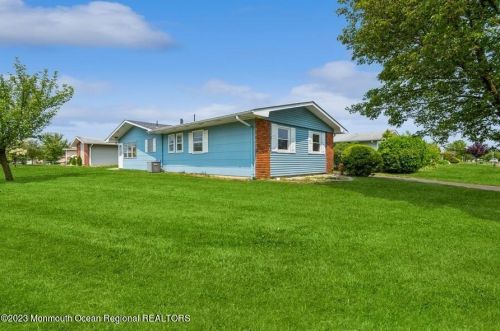 129 Whittier Rd, Bricktown NJ  08724-2404 exterior