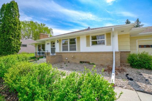 940 County Road D, Saint Paul, MN 55126-3748