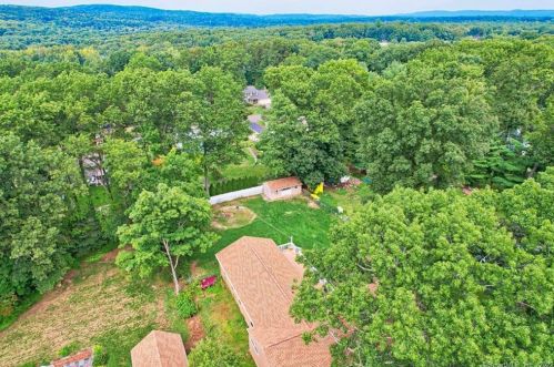 105 Delmar Dr, Bristol, CT 06010-2586