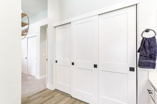 9901 Falcon Meadow Dr, Elk Grove CA 95624-2761 exterior