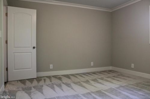 9085 James Madison Pkwy, Owens VA  22485-4903 exterior