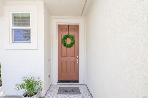 460 Rosso Ct, Vacaville CA 95687-5698 exterior