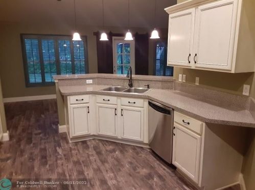 2585 Marseille St, Fort Pierce, FL 34952-7284