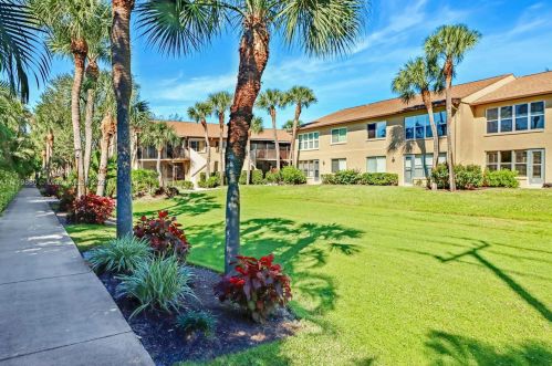 4250 Jack Frost Ct, Naples FL  34112-5249 exterior