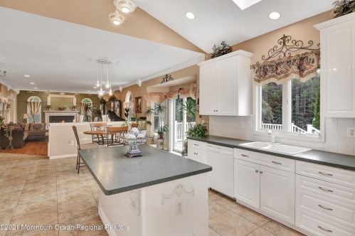 8 Rillstone Ct, East Freehold NJ  07728-8574 exterior