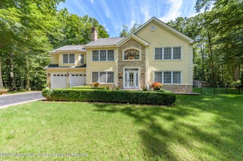 72 Reids Hill Rd, Morganville, NJ 07751-4210