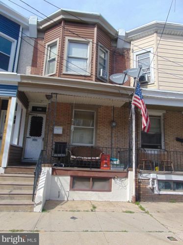 339 Bergen St, Gloucester, NJ 08030-1704
