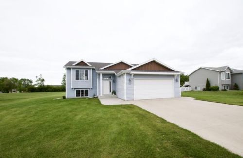 507 21st Ave, Jamestown, ND 58401-3985