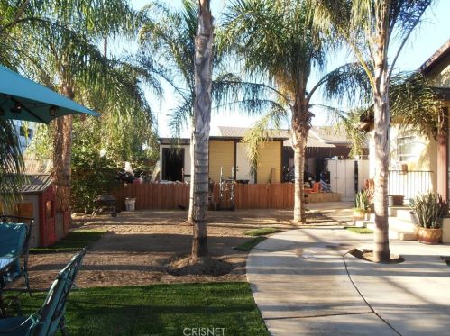 8066 Ventura Canyon Ave, Van Nuys, CA 91402-6313