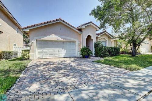 13765 32nd St, Hollywood, FL 33027-3984