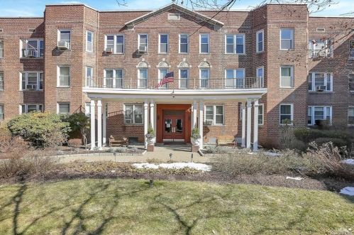 101 Old Mamaroneck Rd, White Plains, NY 10605-2441